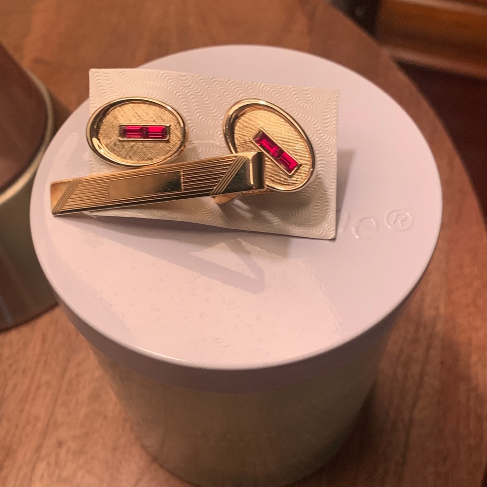 VINTAGE Men Gold and Red Cufflinks Set